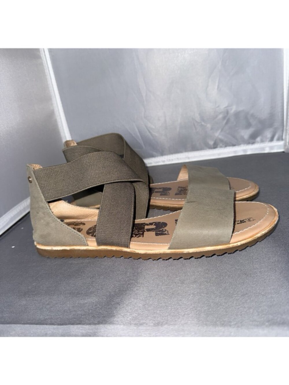 Sorel Ella Olive Green Leather/Elastic Strap Sandals - Women's Size 7.5